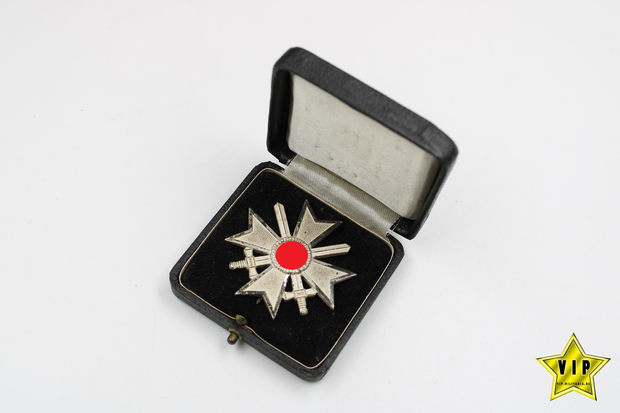 KRIEGSVERDIENSTKREUZ 1. KLASSE 1939 MIT SCHWERTERN IM ETUI Hersteller 62 