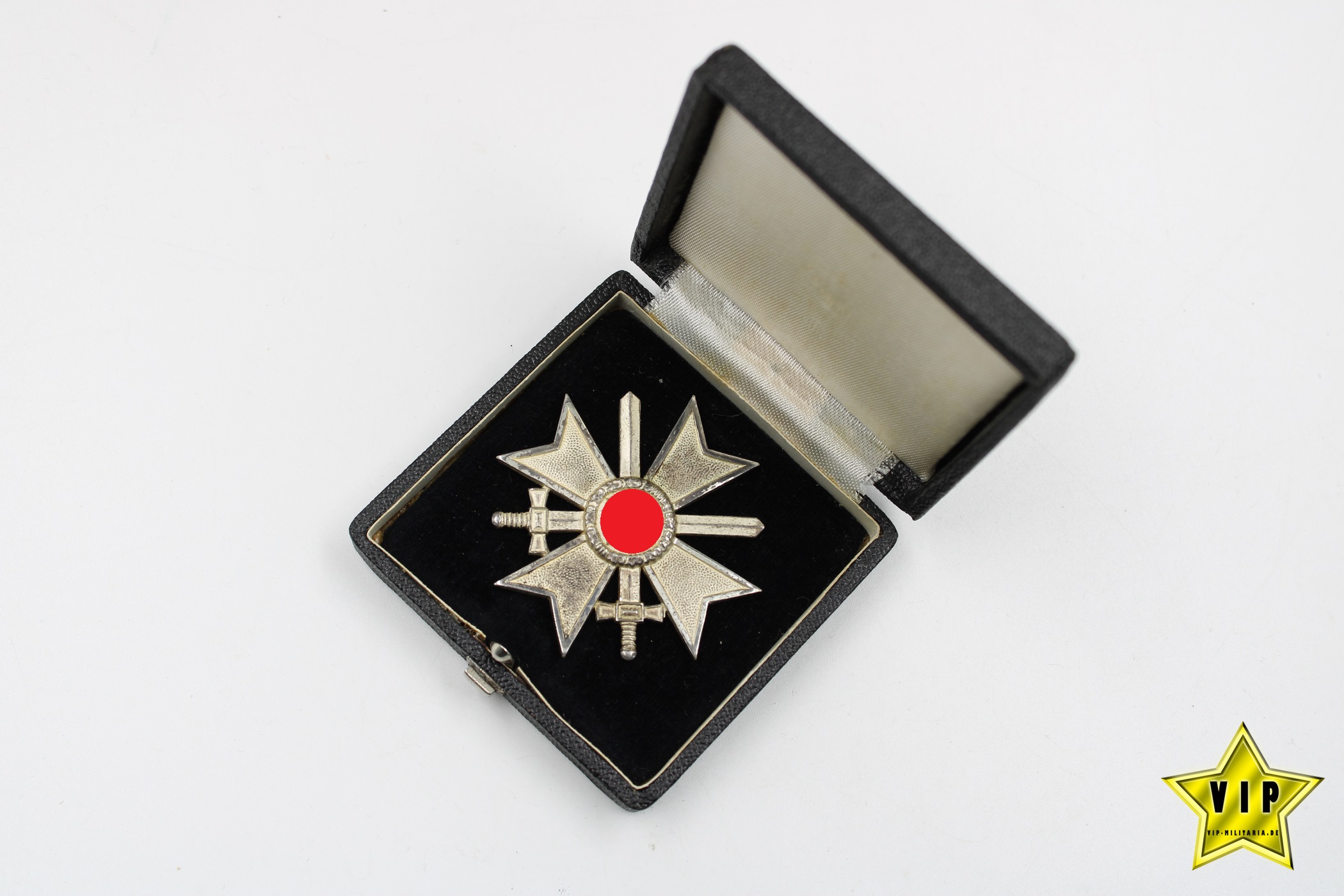 Kriegsverdienstkreuz 1. Klasse mit Schwertern im Etui Hersteller L/11 